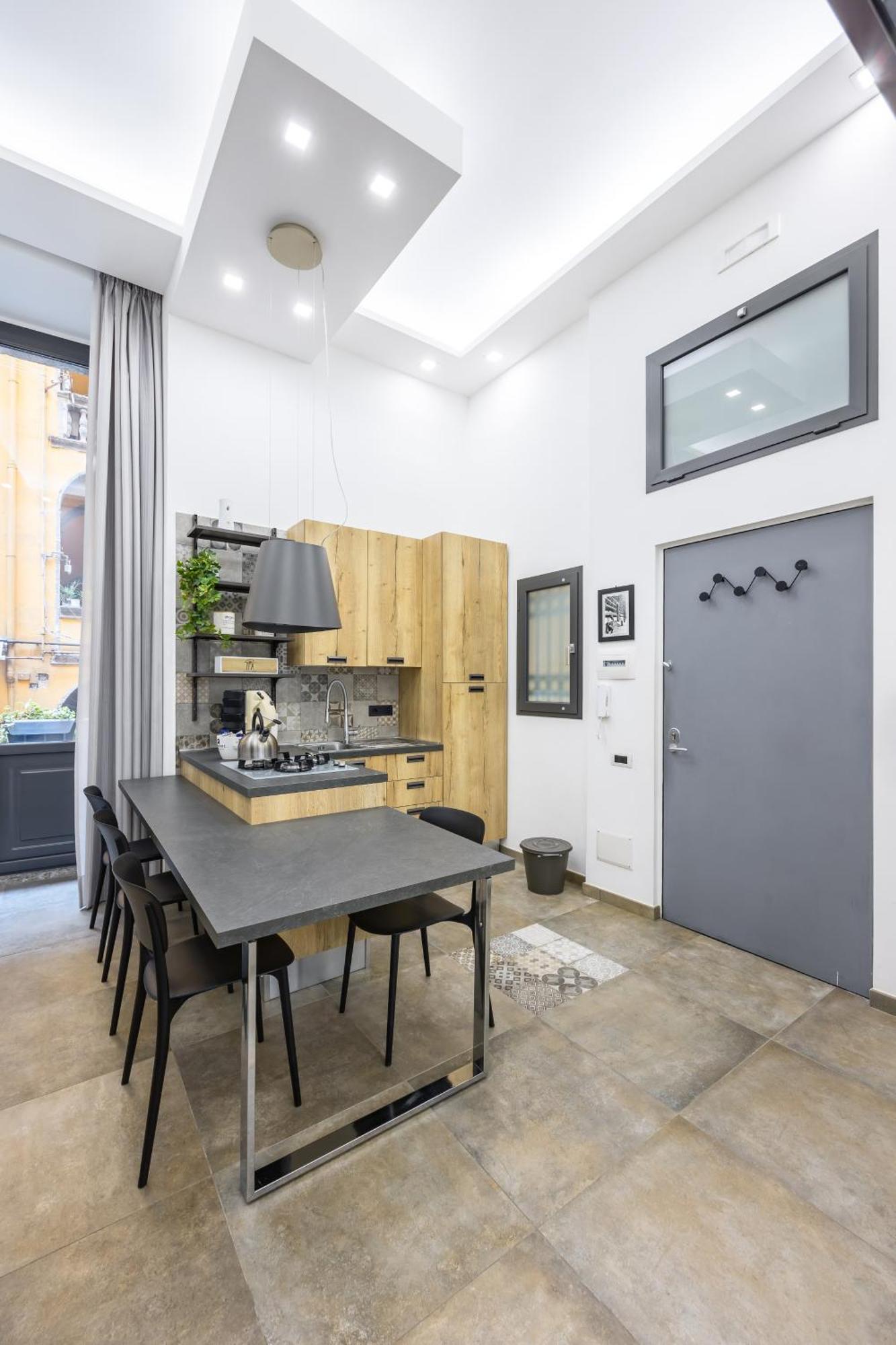 Palazzo Mormando - Industrial Apartment Наполи Екстериор снимка