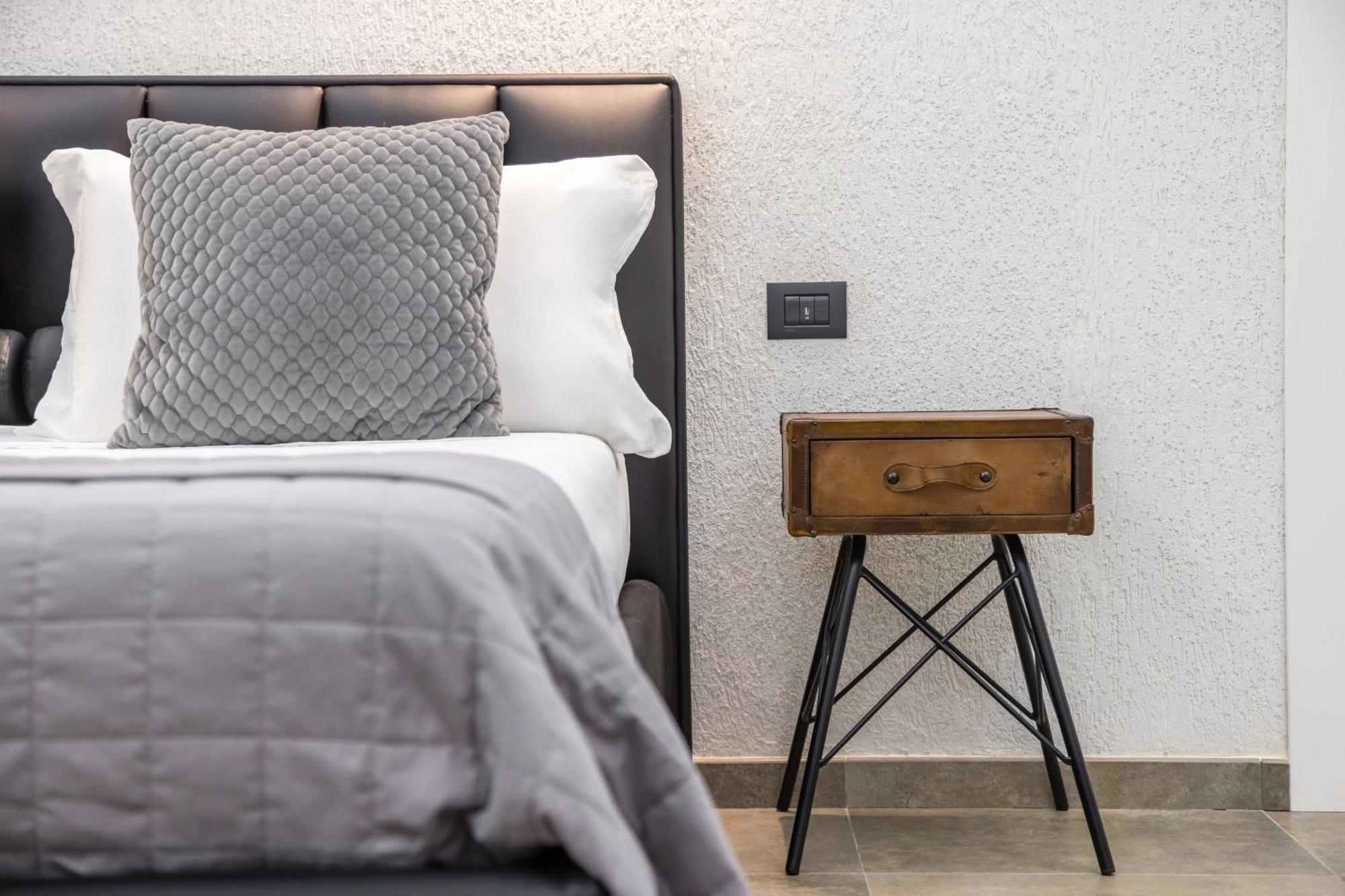 Palazzo Mormando - Industrial Apartment Наполи Екстериор снимка
