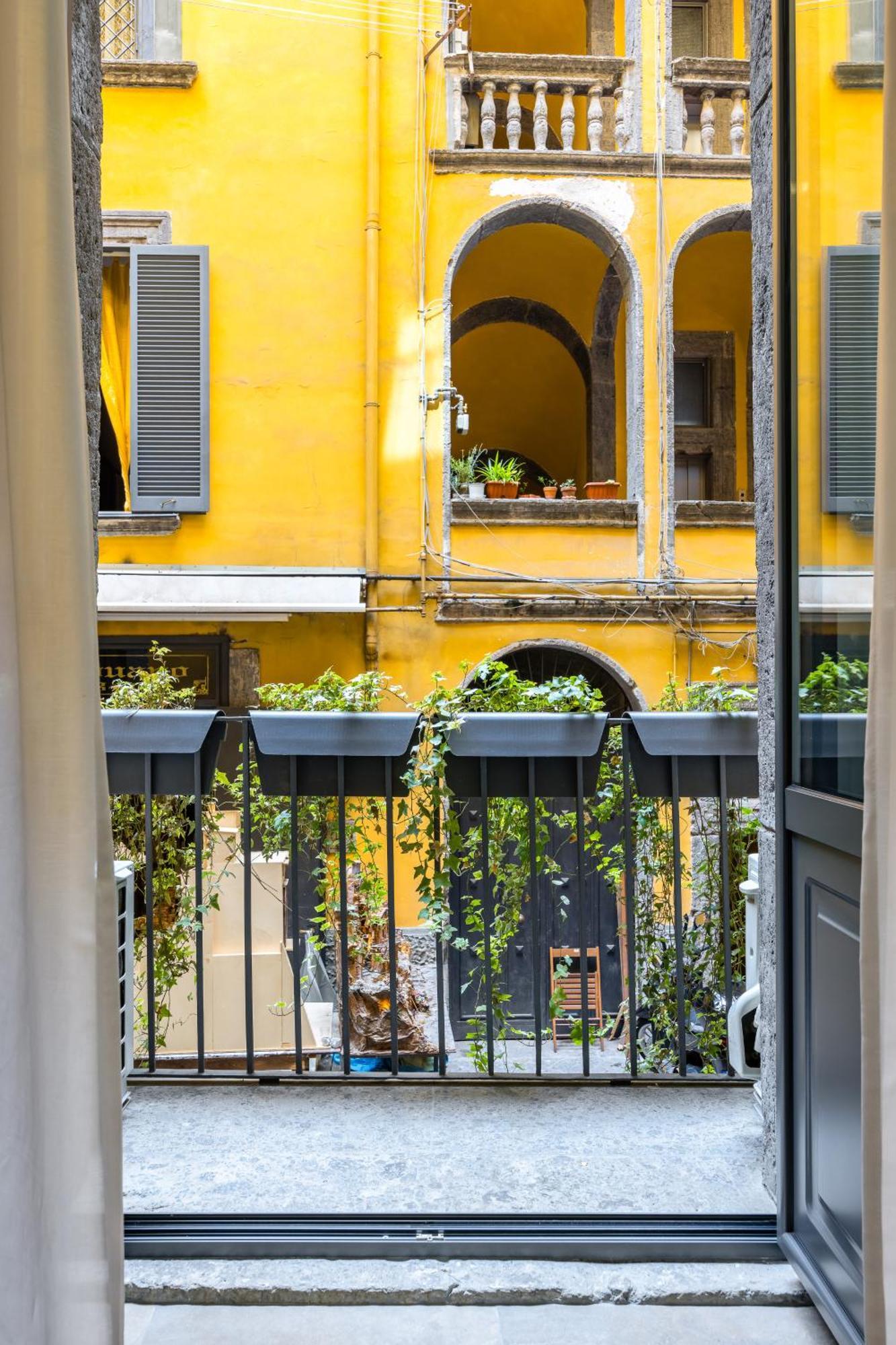 Palazzo Mormando - Industrial Apartment Наполи Екстериор снимка