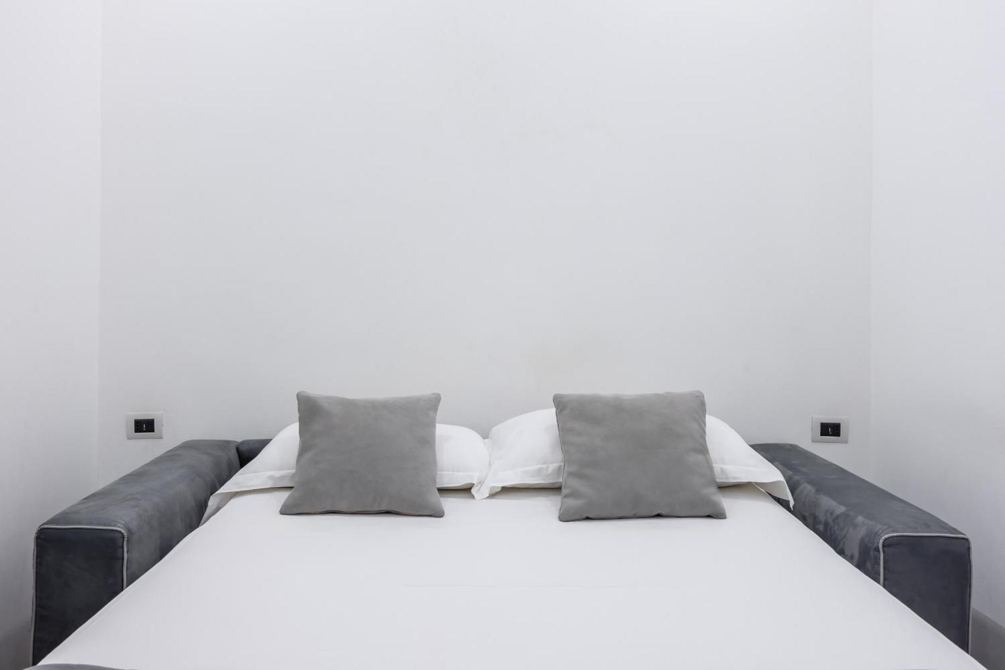 Palazzo Mormando - Industrial Apartment Наполи Екстериор снимка