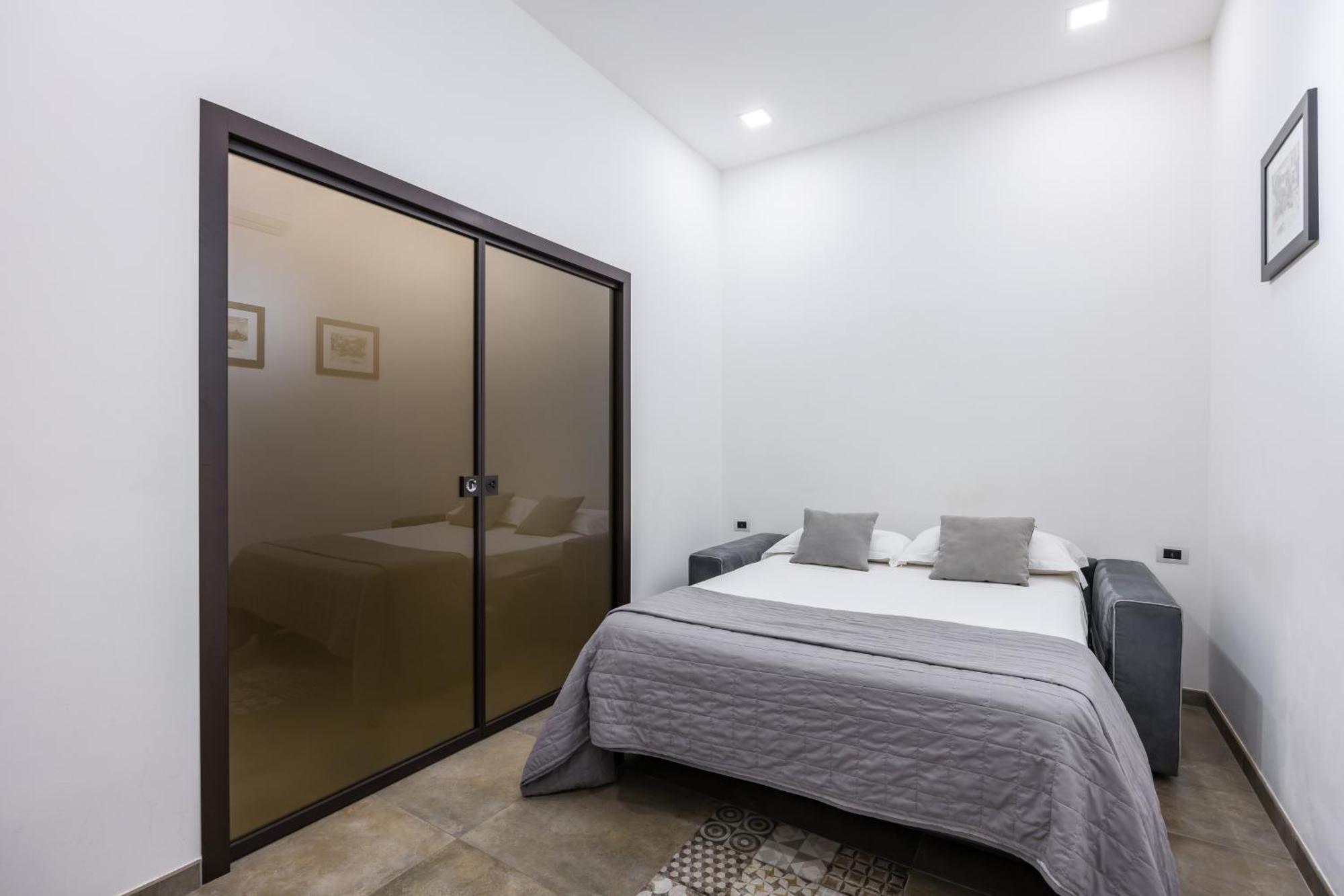 Palazzo Mormando - Industrial Apartment Наполи Екстериор снимка