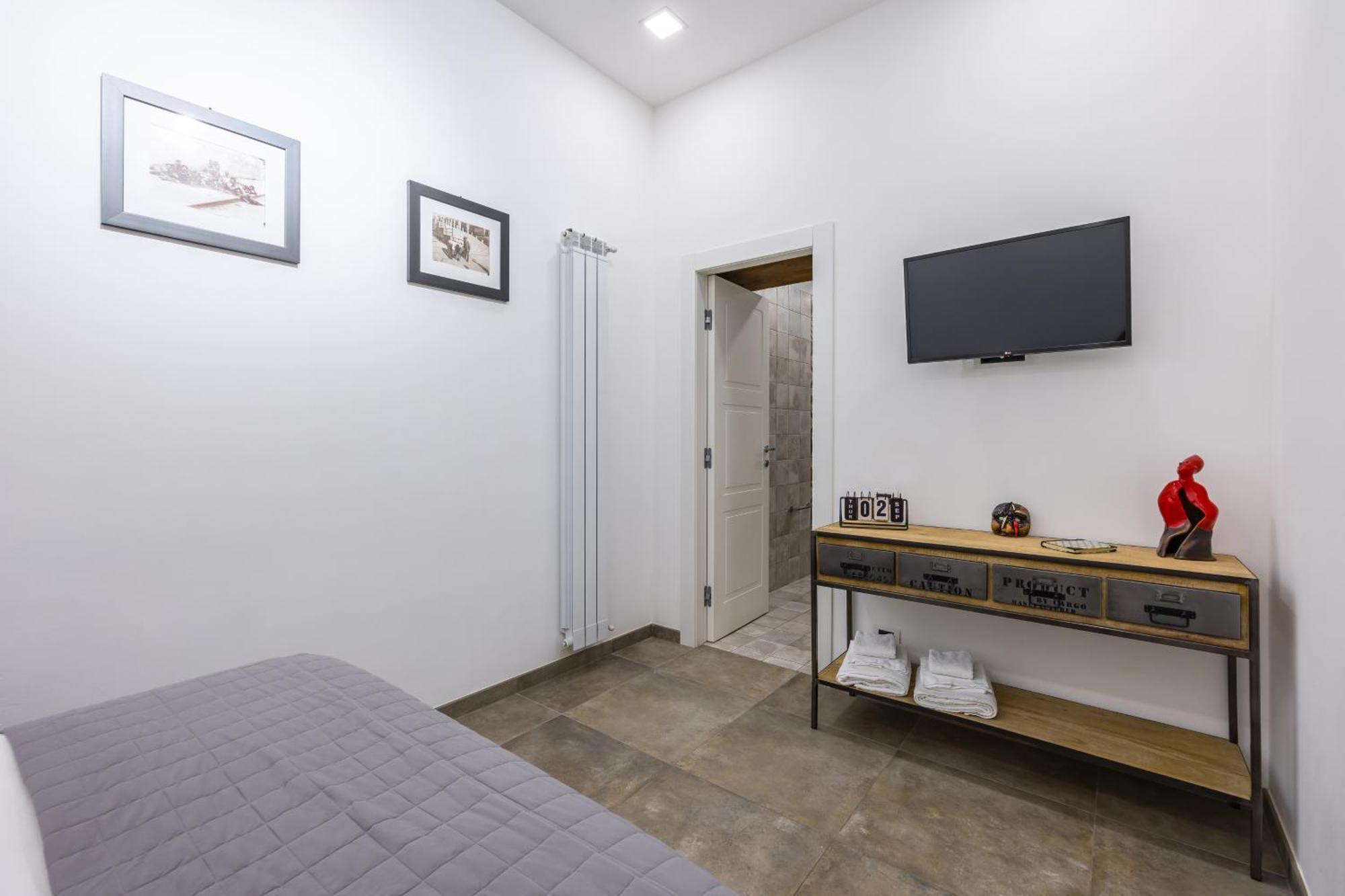 Palazzo Mormando - Industrial Apartment Наполи Екстериор снимка